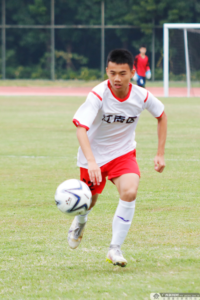 体育赛事集中展开,足球风采引人注目的简单介绍 体育赛事集中展开,足球风采引人注目的简单介绍