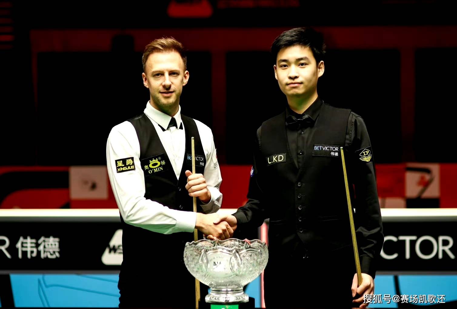 包含一位新晋球员在比赛中表现出色,成为焦点人物的词条 包含一位新晋球员在比赛中表现出色,成为焦点人物的词条