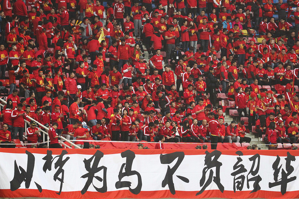 足球狂欢再起，球队决战天地，冲破困境的简单介绍