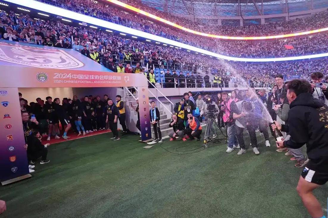 体育世界足球热度不减，球迷热情高涨的简单介绍