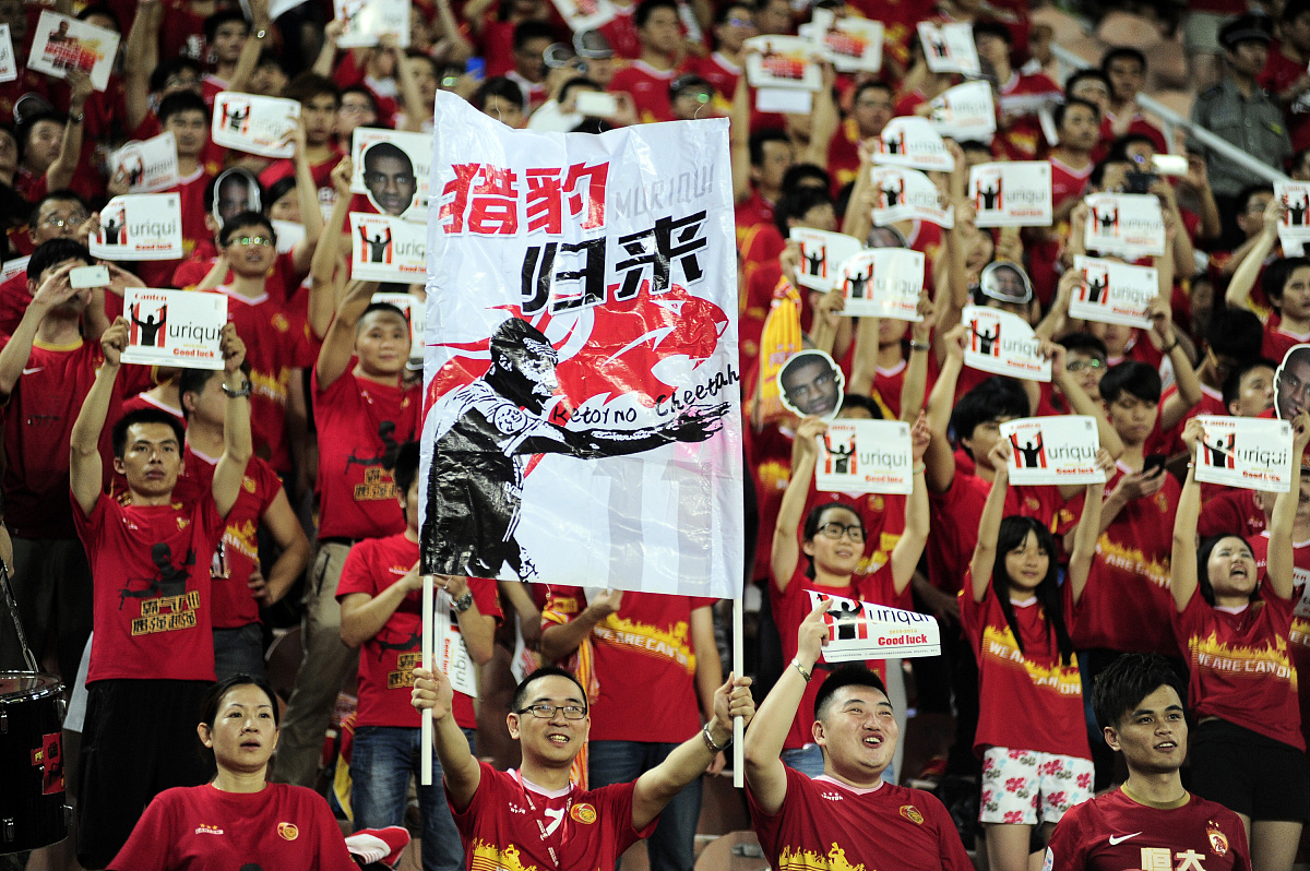 紧张的比赛中,球队靠着团结和拼搏,一路前行的简单介绍 紧张的比赛中,球队靠着团结和拼搏,一路前行的简单介绍