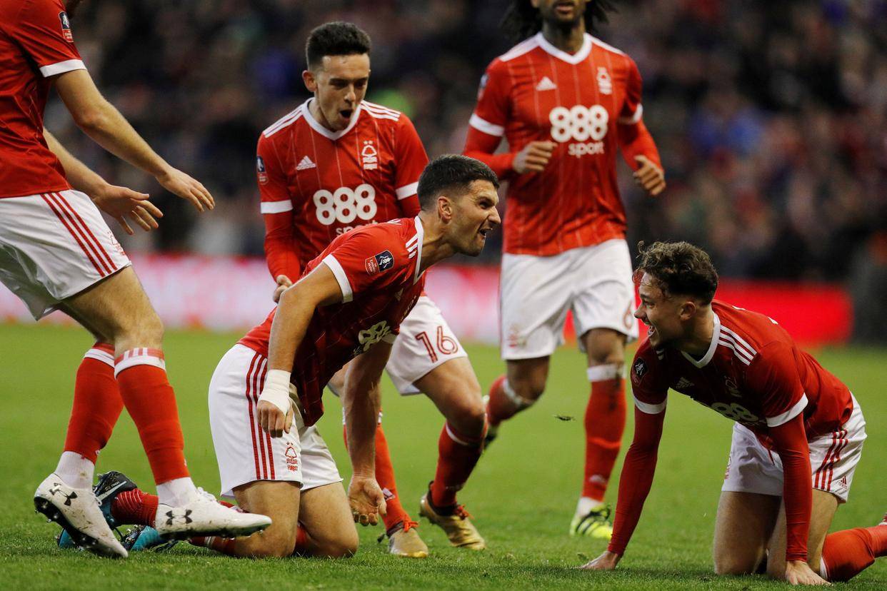 曼联逆转胜利，重返英超积分榜前列