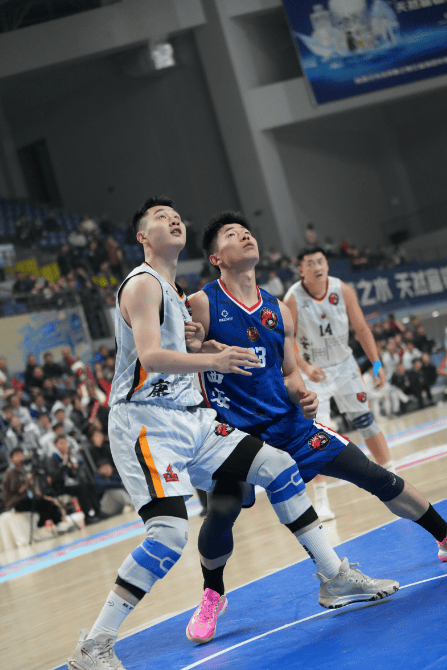 关于篮球赛事因天气原因取消，重赛日期待定的信息