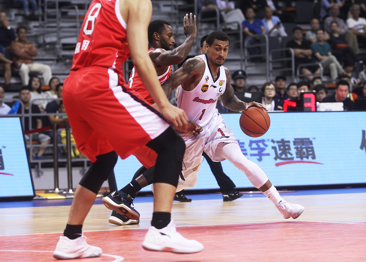 灰熊新秀大放异彩,成为球队场上亮点 灰熊新秀大放异彩,成为球队场上亮点