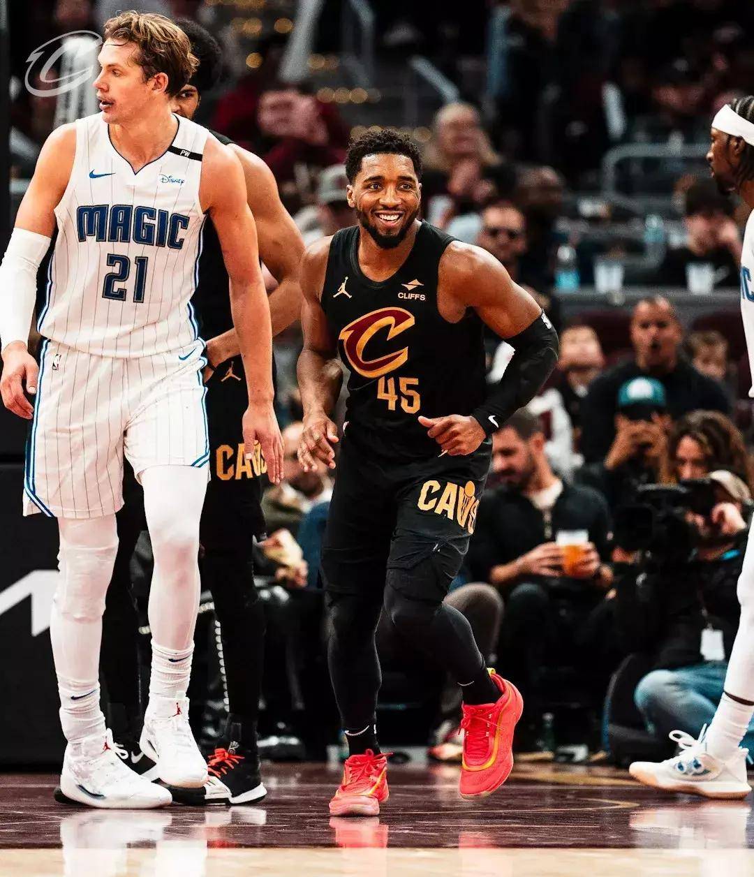 关于力挽狂澜,球员个人能力助力球队击败强敌!的信息 关于力挽狂澜,球员个人能力助力球队击败强敌!的信息