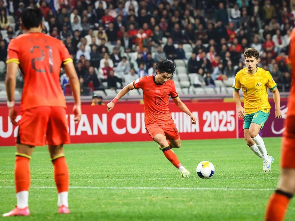 沙特阿拉伯球队惜败，亚洲足球盛事催人泪下的简单介绍