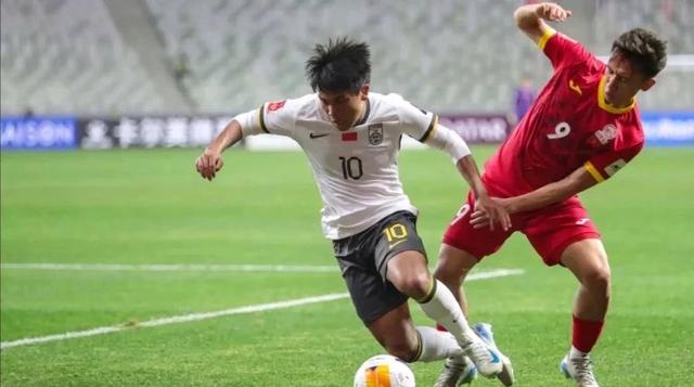 沙特阿拉伯球队惜败，亚洲足球盛事催人泪下的简单介绍