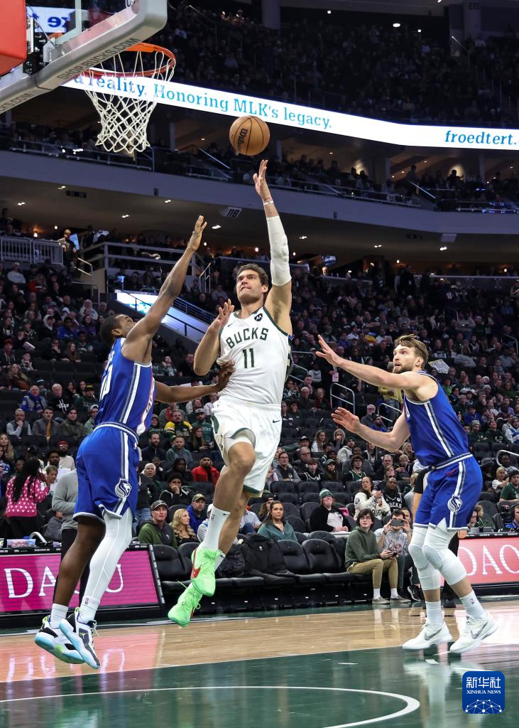 包含雄鹿全队火力发威击败开拓者，安特托昆博霸气之战的词条