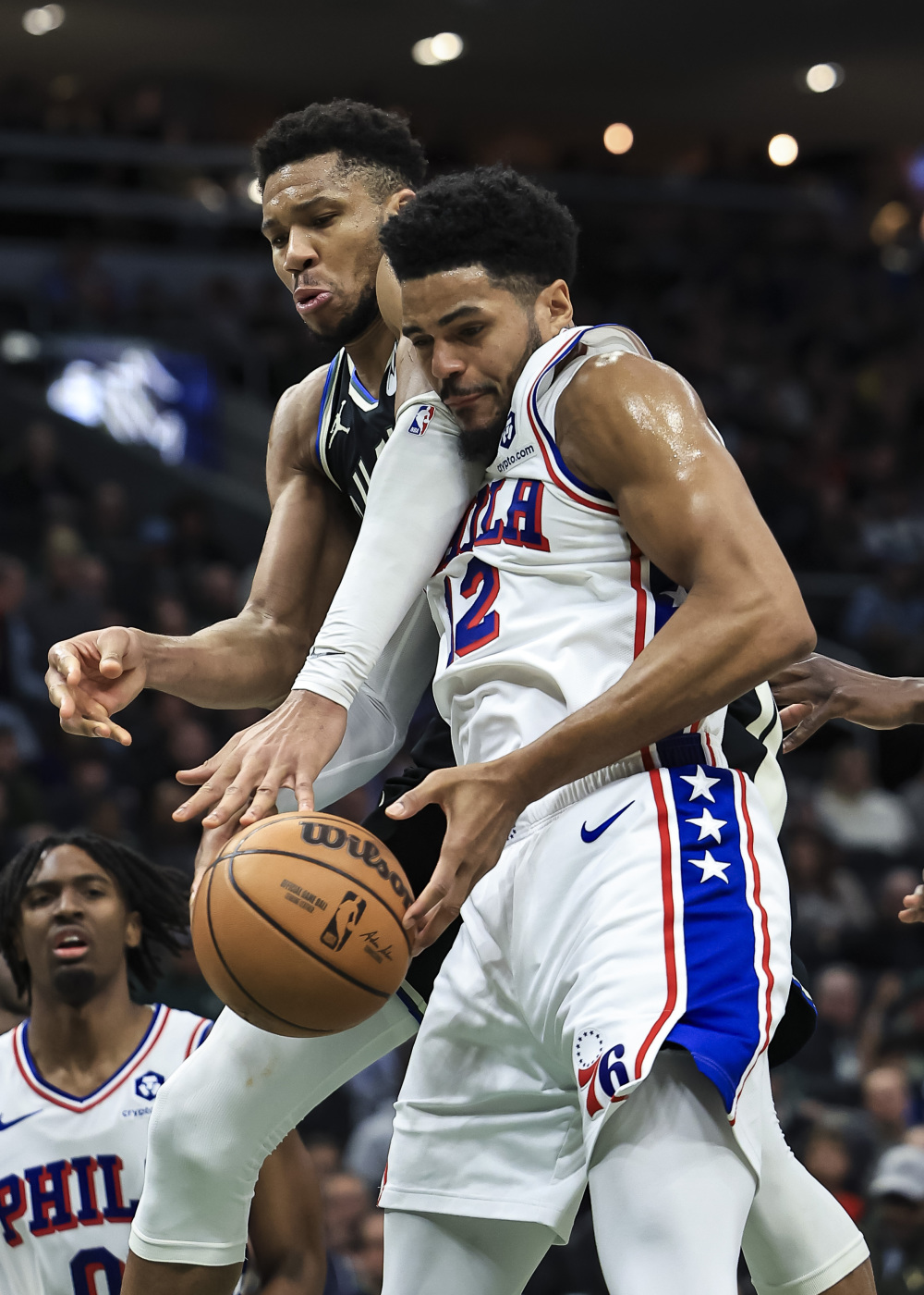 包含雄鹿全队火力发威击败开拓者，安特托昆博霸气之战的词条