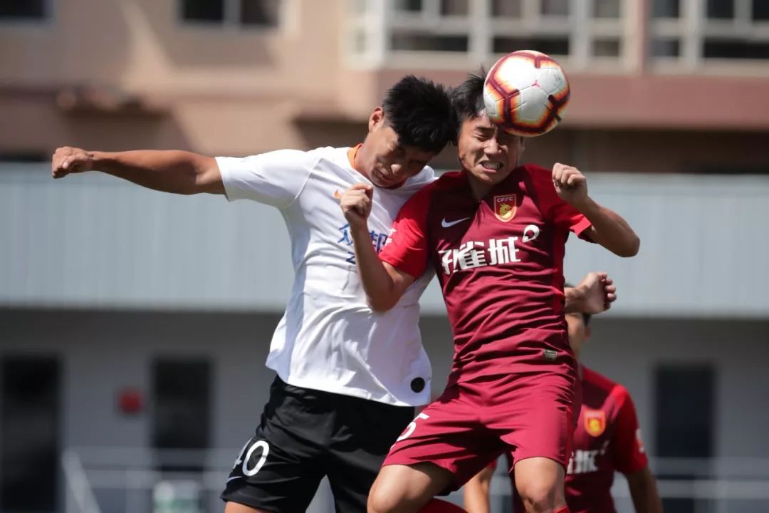 包含武汉卓尔盼望胜利来重振霸气，球队备战紧张的词条