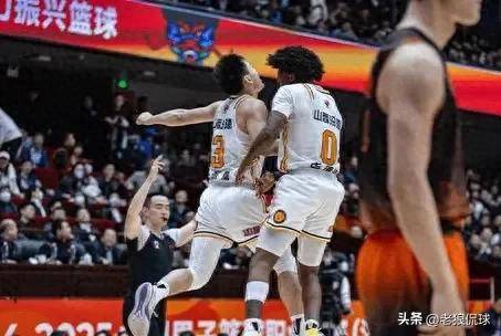 在比赛的关键阶段,双方形成胶着局面 在比赛的关键阶段,双方形成胶着局面