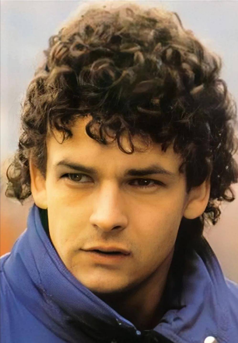 包含足球明星闪亮登场,追随足坛热潮,无人不知无人不晓的词条 包含足球明星闪亮登场,追随足坛热潮,无人不知无人不晓的词条