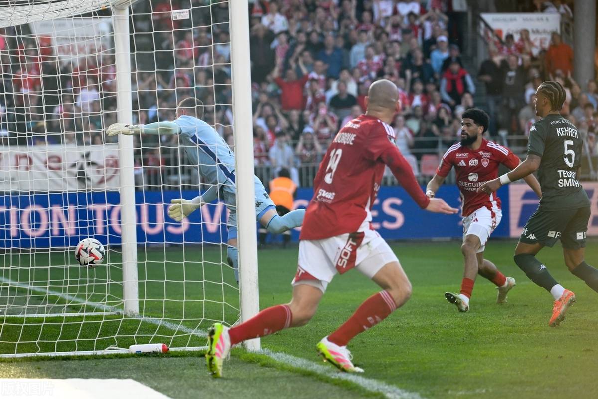 摩纳哥仍在寻找突破继续备战联赛 摩纳哥仍在寻找突破继续备战联赛