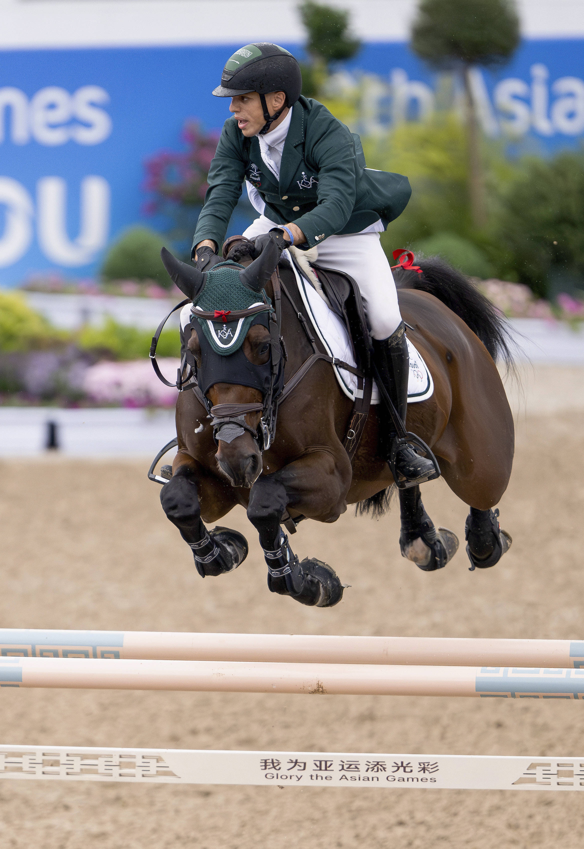 惊心动魄！马术比赛场上骑士与马的默契合作
