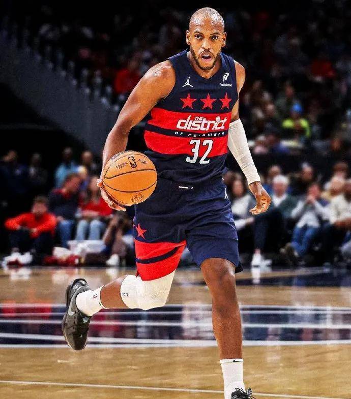 雄鹿力克绿衫军，米德尔顿：我们需要继续努力的简单介绍