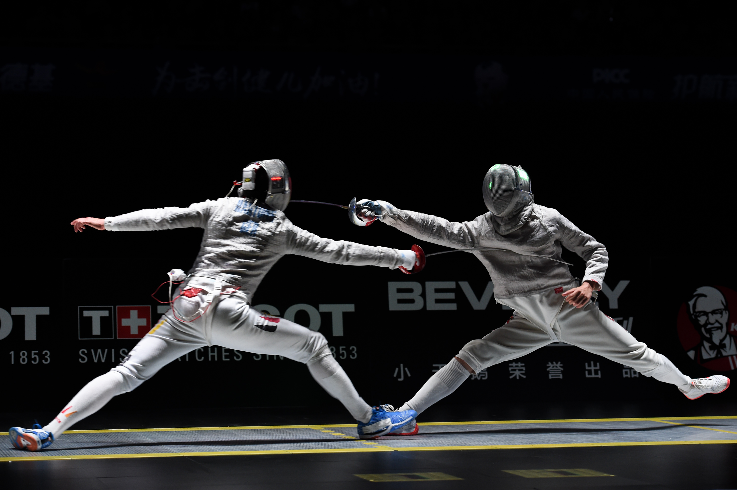 阿根廷击剑选手实力超群,轻松拿下金牌 阿根廷击剑选手实力超群,轻松拿下金牌