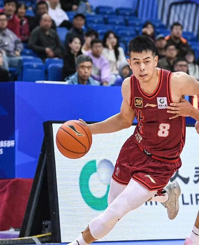 北京首钢队力压对手,赢得胜利 北京首钢队力压对手,赢得胜利