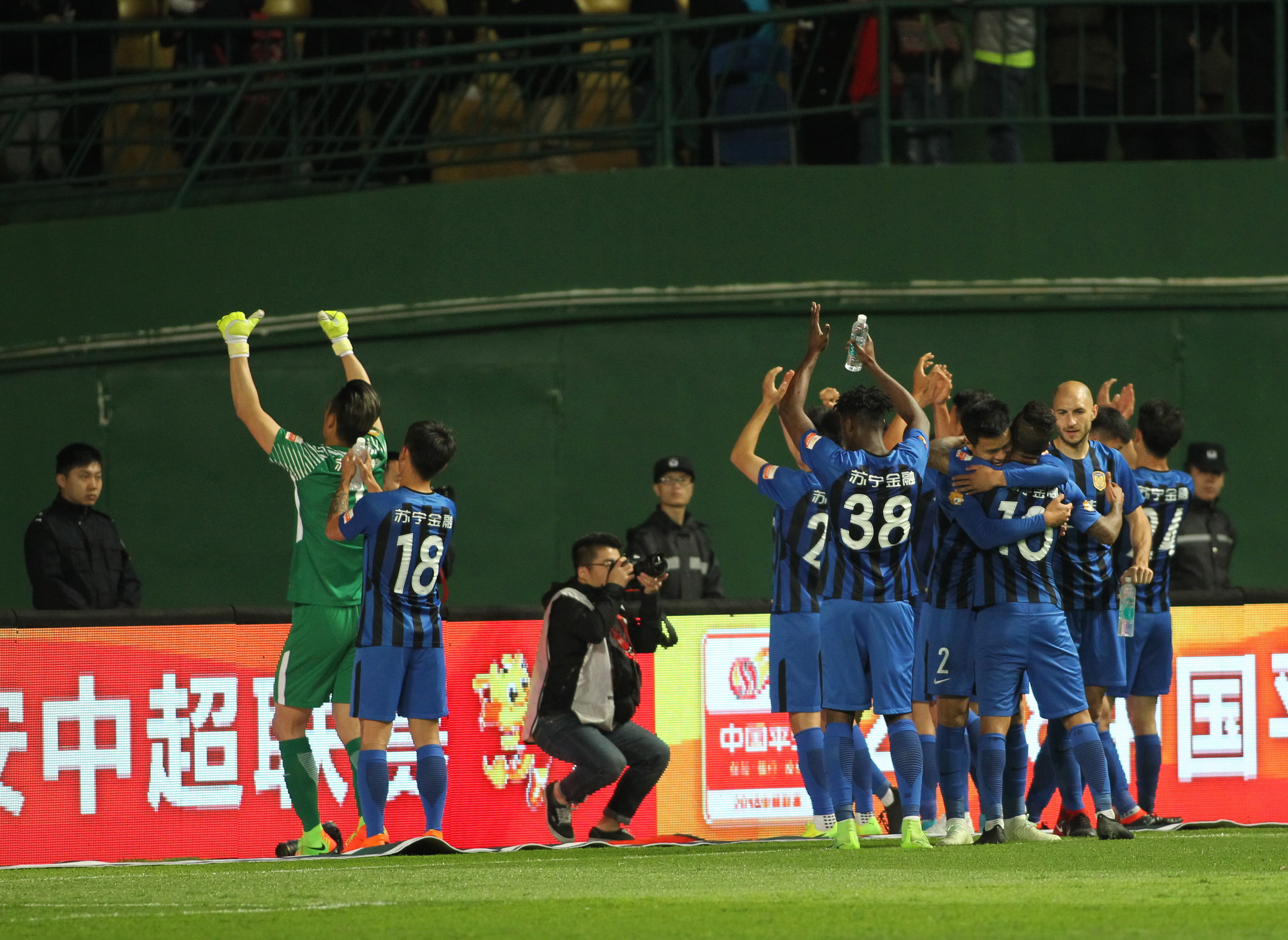 包含恒大主场大胜富力,继续追赶国安的词条 包含恒大主场大胜富力,继续追赶国安的词条