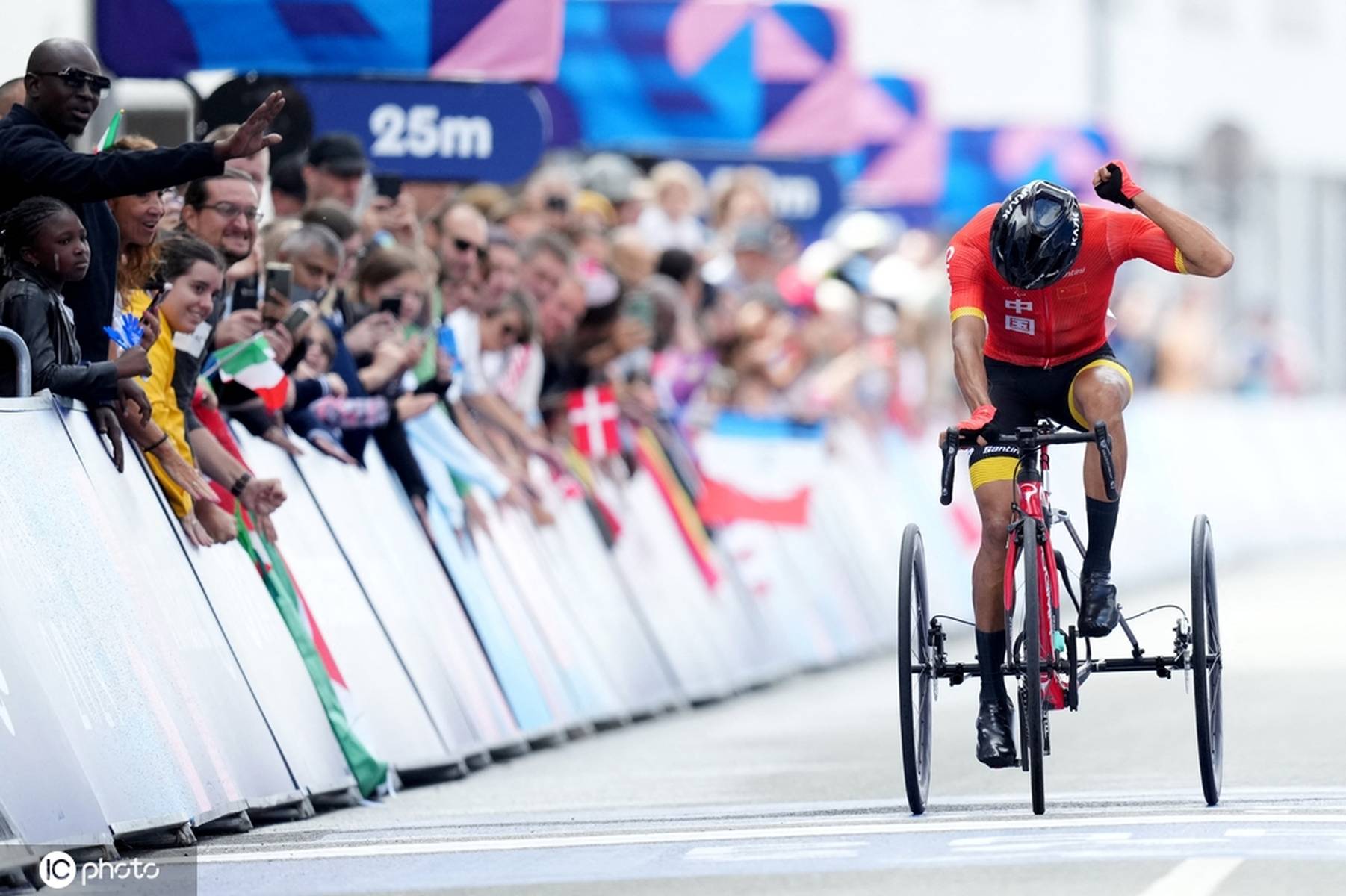 荷兰自行车选手速度惊人，连续夺金的简单介绍