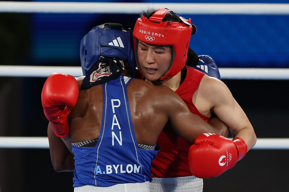 智利选手在拳击比赛中获得冠军 智利选手在拳击比赛中获得冠军