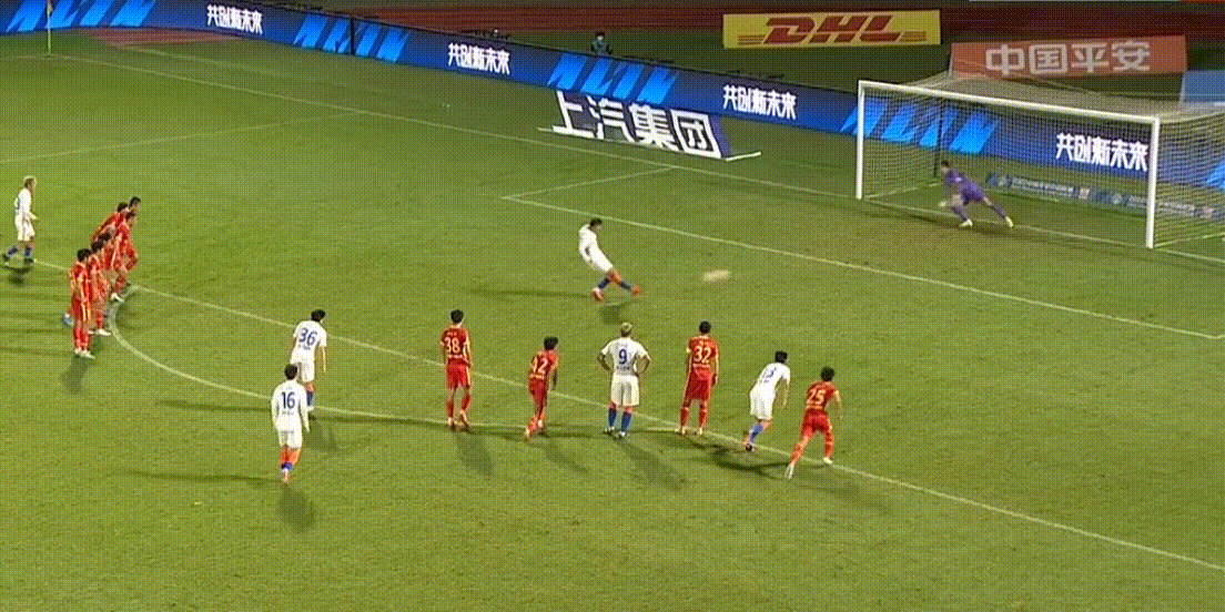 张三破门，帮助球队取得宝贵三分