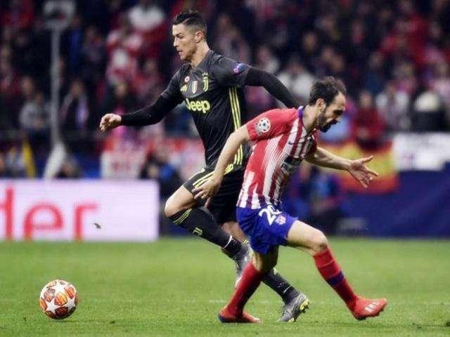 沙尔克遭遇不利输球失去领先优势