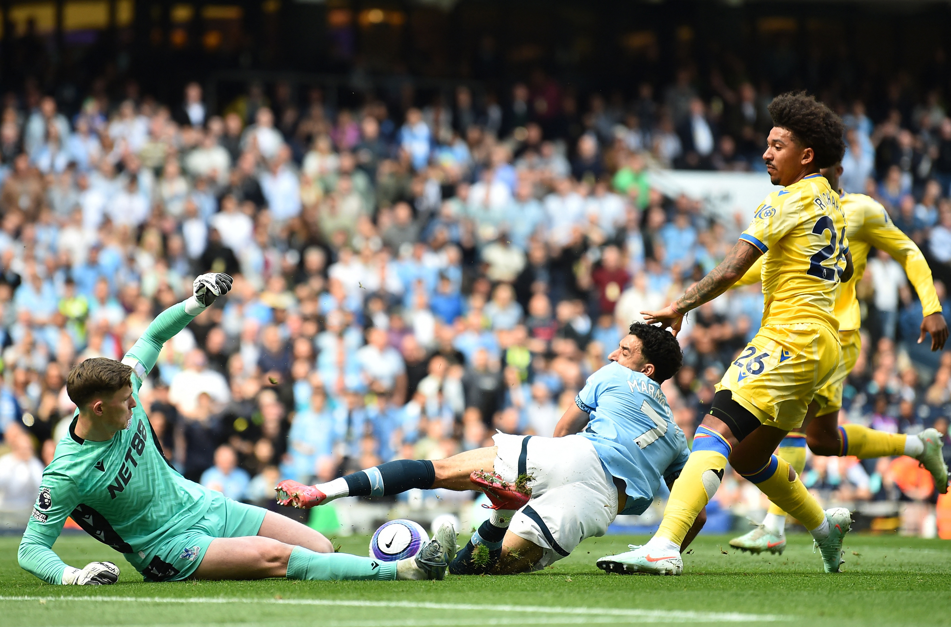 曼城中场因伤离场，或将缺席近期比赛