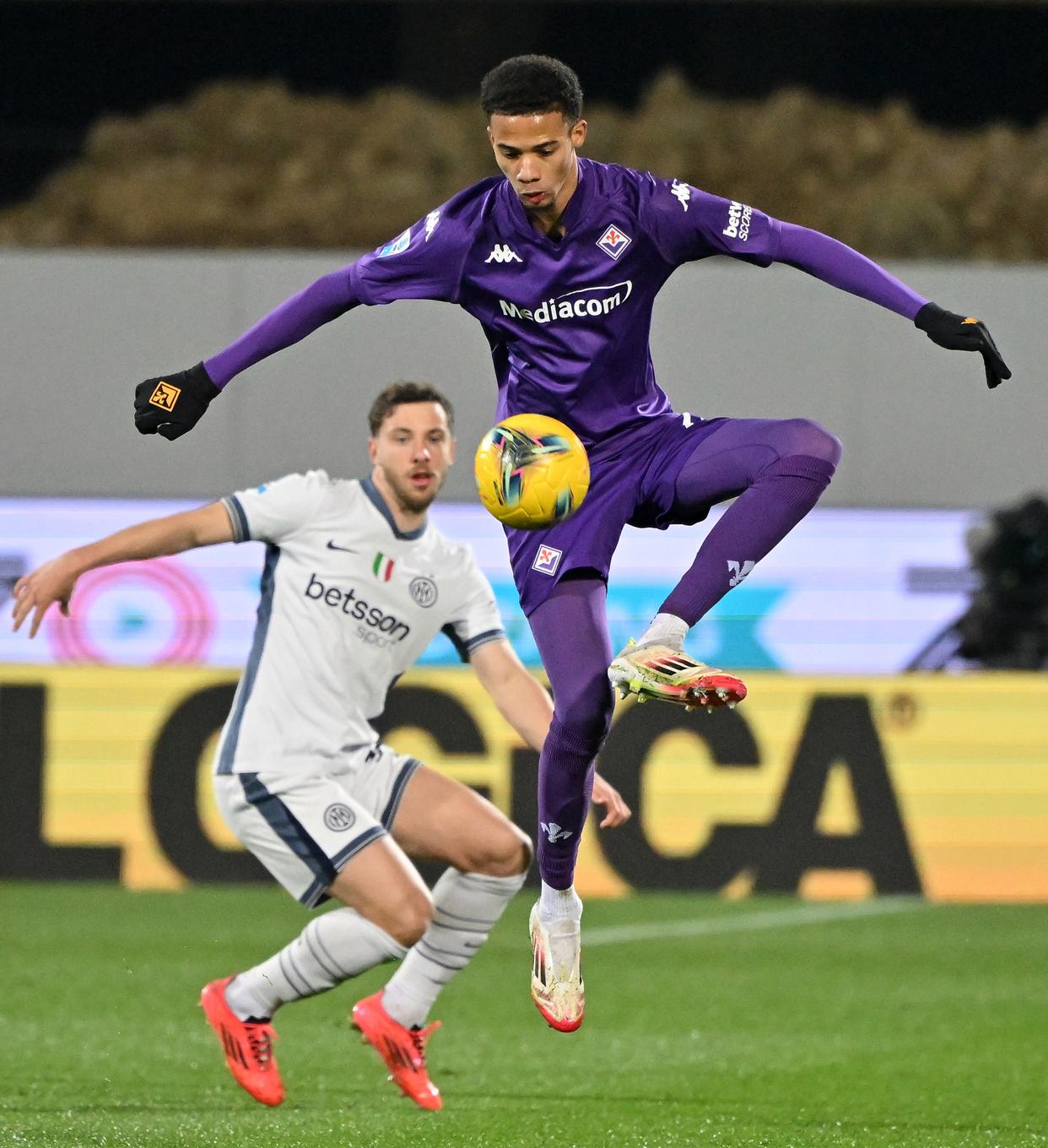 佛罗伦萨队险胜对手,意甲保级拉近一步 佛罗伦萨队险胜对手,意甲保级拉近一步