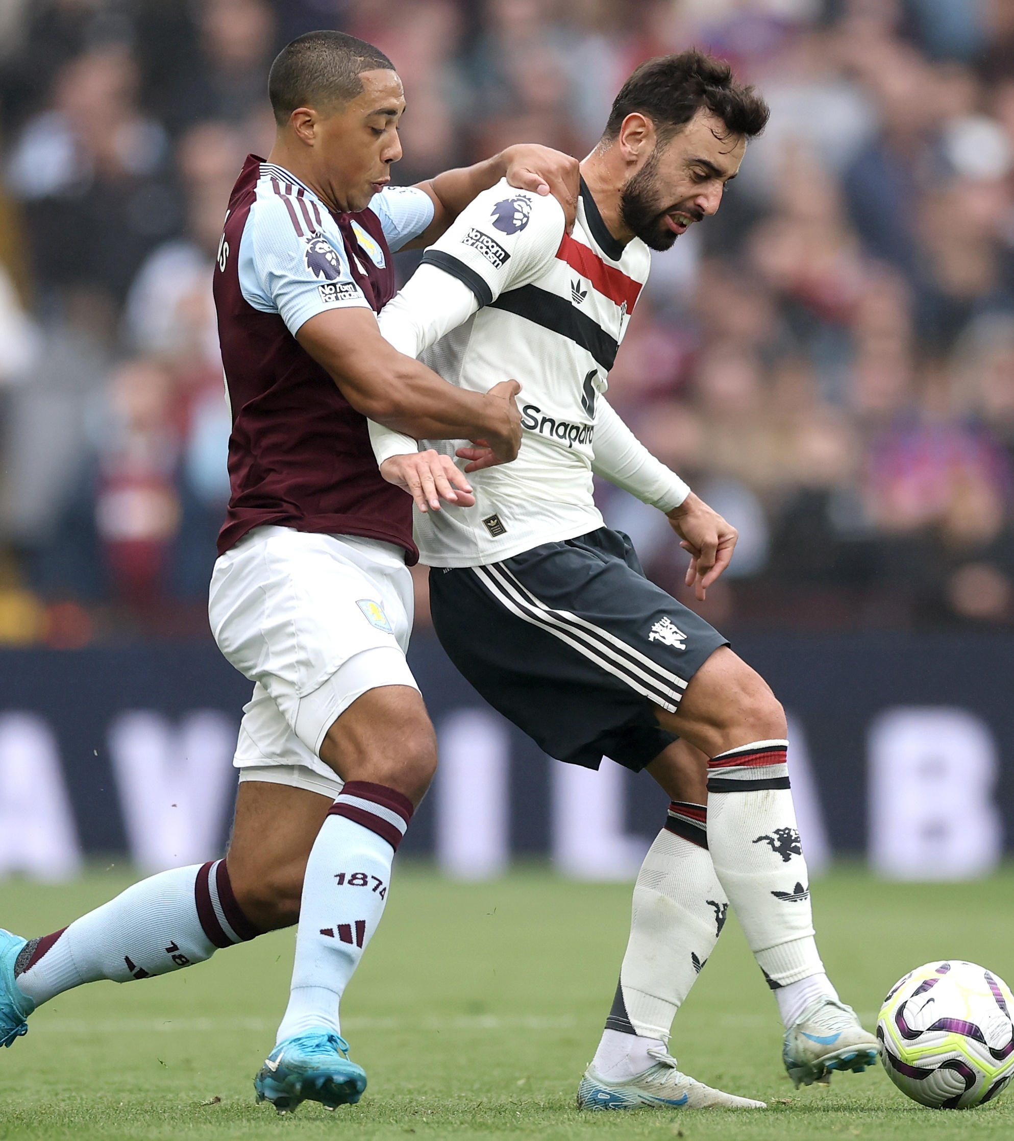 包含阿斯顿维拉客场大胜，后卫力保零封，迎来关键三分的词条