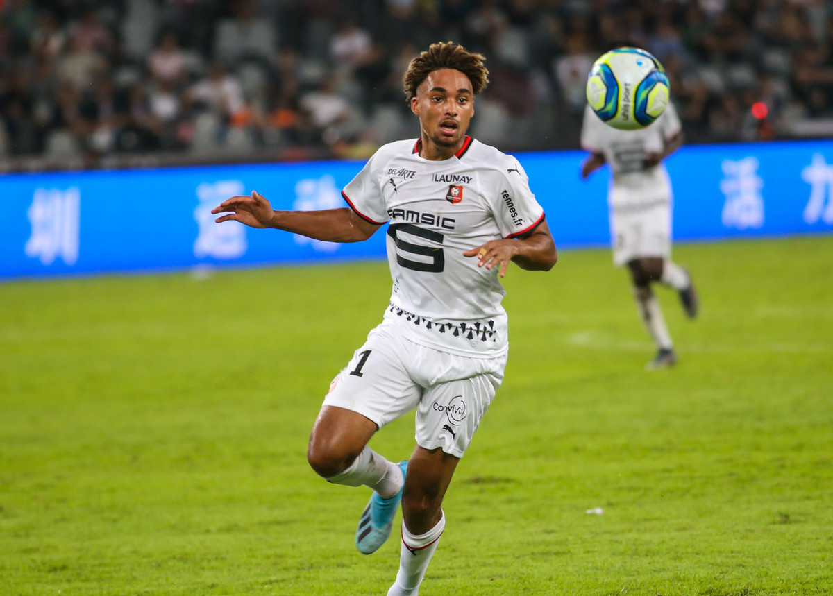 九游体育-亚眠队苦战不胜，法甲形势严峻