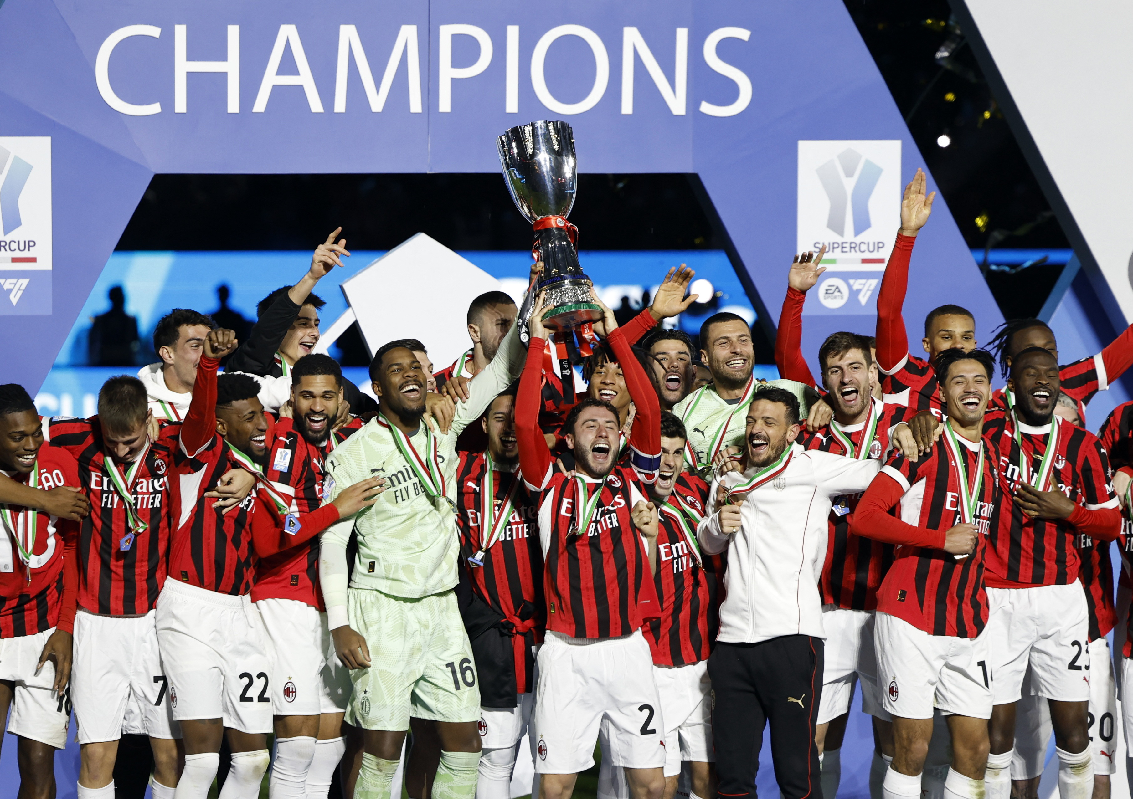 包含意大利-击败爱尔兰,豪取欧预赛首胜的词条 包含意大利-击败爱尔兰,豪取欧预赛首胜的词条