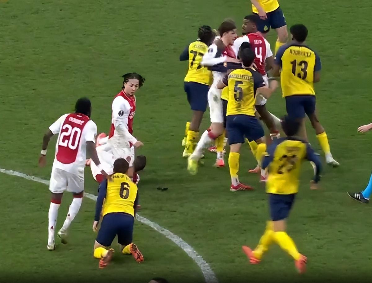 阿贾克斯球员技术纯熟，备战下一战