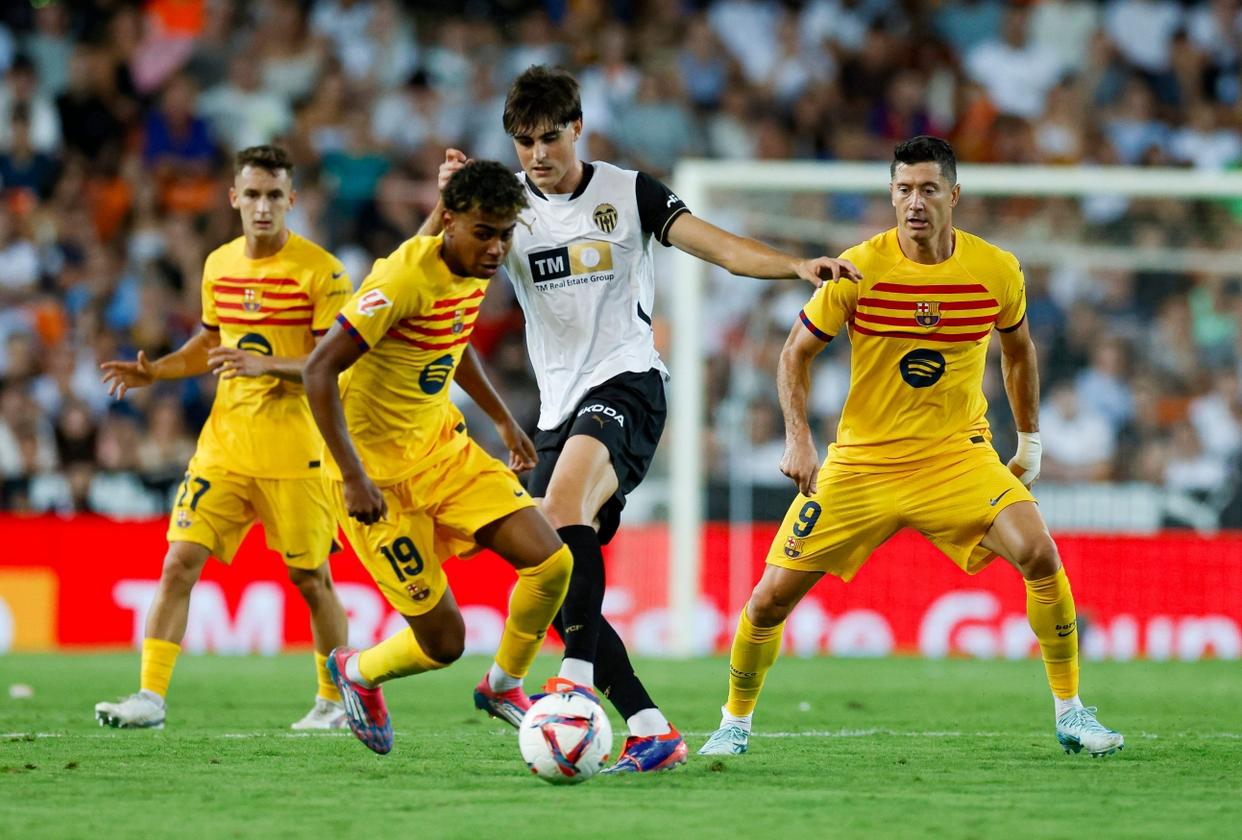 关于格拉纳达目标拿下瓦伦西亚，展现实力的信息