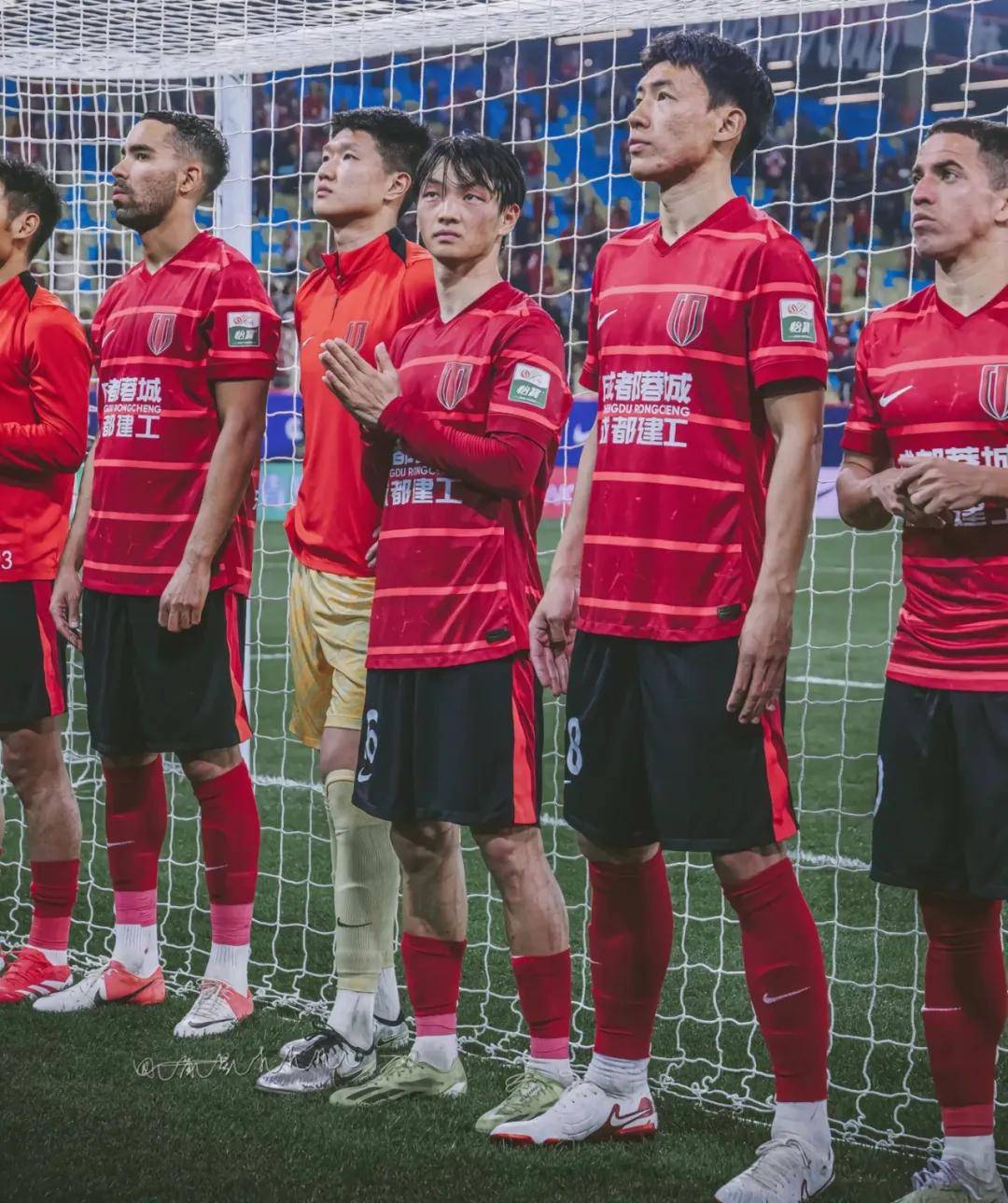 联赛中球队展现出色实力，获得关键胜利