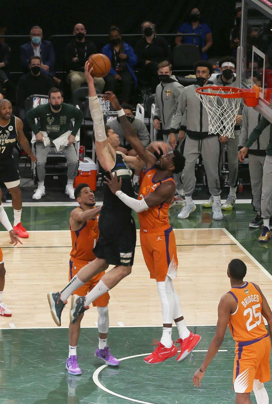 包含篮网队惨败雄鹿队，遭遇开局连败的词条